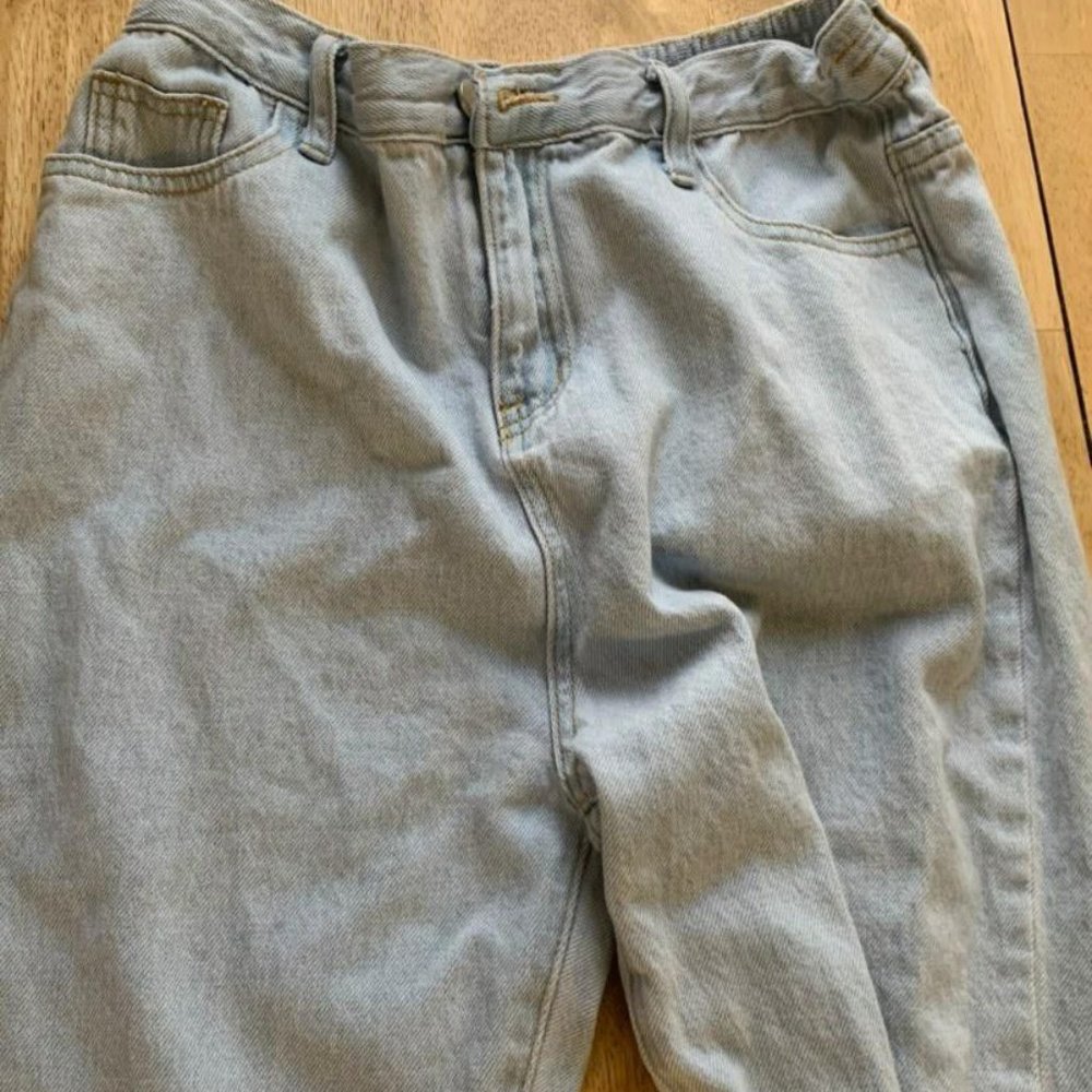 lightwashed trendy jeans